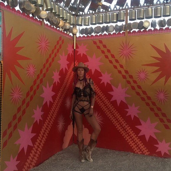 Meet your Posher, Alexa - Picture 9 of 11